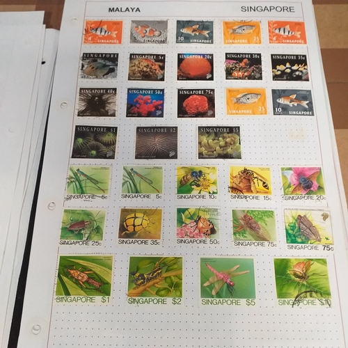 288 - Singapore collection on approx 30 album pages / stock cards, with bulk of the collection QE2 issues ... 