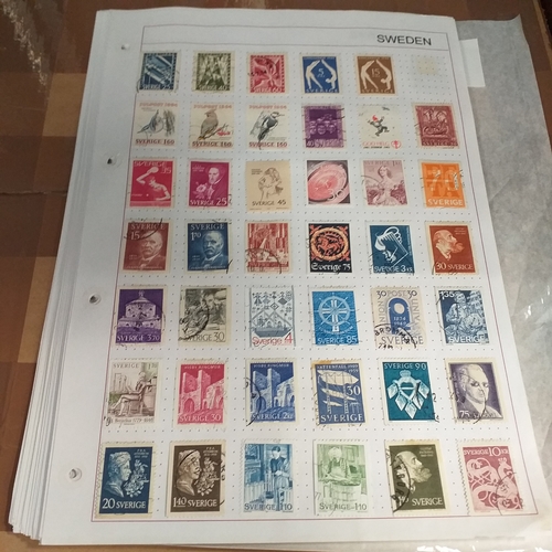 293 - Sweden collection on approx 35+ album pages, from early to early 2000's, earlier issues show good po... 