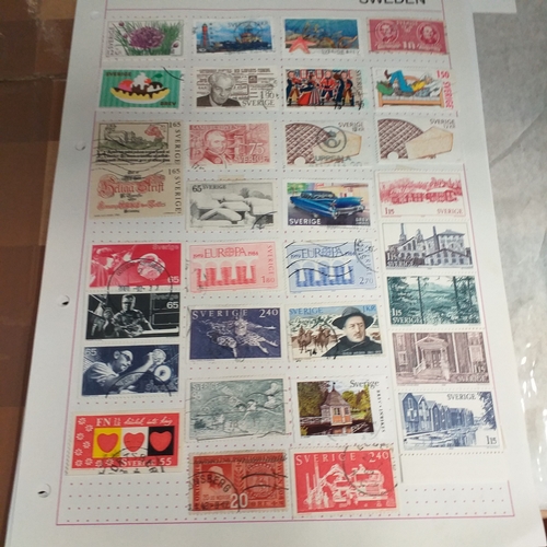 293 - Sweden collection on approx 35+ album pages, from early to early 2000's, earlier issues show good po... 