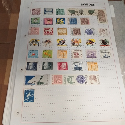 293 - Sweden collection on approx 35+ album pages, from early to early 2000's, earlier issues show good po... 