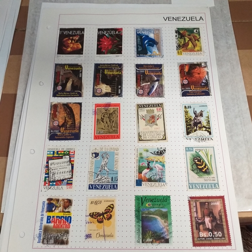 305 - Venezuela, small collection on 13 album sheets, from early issues (good selection of overprints) bul... 