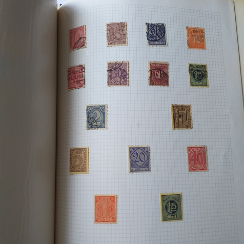 277 - Russia collection in 4 ring binder, mint and used from early to 1990's, many 100's with a good selec... 