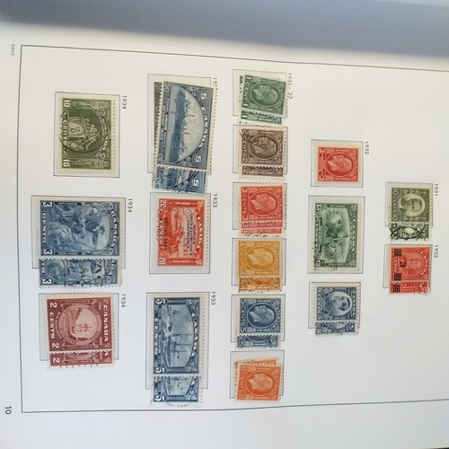 179 - Davo preprinted album - 1851-1985 - 70% complete with mainly un-mounted mint issues, superb conditio... 