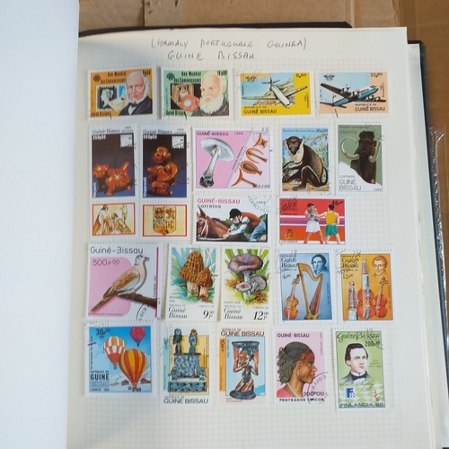 135 - African countries on approx 100 pages in a Devon Album.