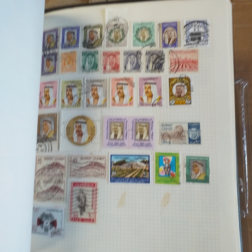 135 - African countries on approx 100 pages in a Devon Album.
