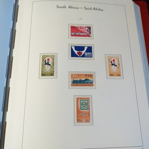 289 - South Africa - Good collection in red Lighthouse luxury hingeless pages album from 1910 to modern - ... 