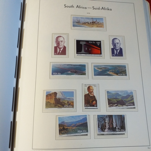289 - South Africa - Good collection in red Lighthouse luxury hingeless pages album from 1910 to modern - ... 