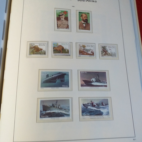289 - South Africa - Good collection in red Lighthouse luxury hingeless pages album from 1910 to modern - ... 