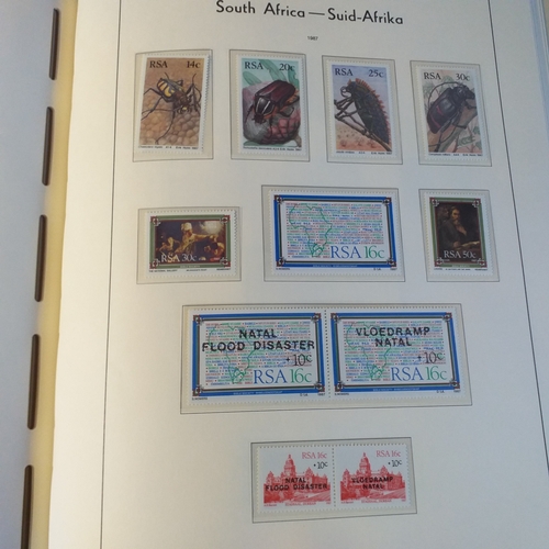 289 - South Africa - Good collection in red Lighthouse luxury hingeless pages album from 1910 to modern - ... 