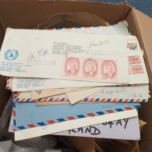 37 - Box of Kilo-Ware mainly GB / covers and packets / envelopes includes a small variety of world covers... 