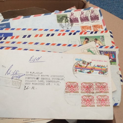 37 - Box of Kilo-Ware mainly GB / covers and packets / envelopes includes a small variety of world covers... 