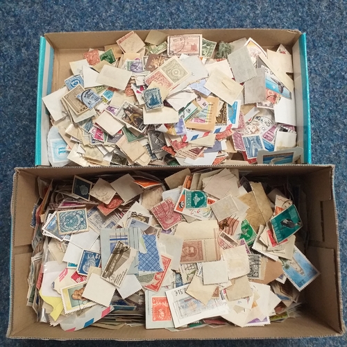 45 - Box - Shoe box containing 0.5 kg world kiloware, mostly off paper mostly pre 1960.