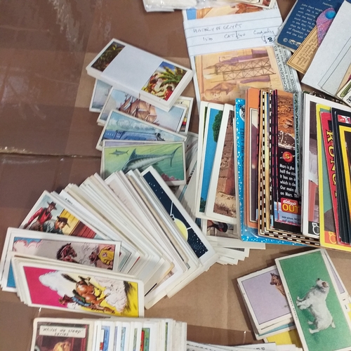 66 - Box of Trade odds, approximately 300 cards all in VG/Exc condition Cat Val 200