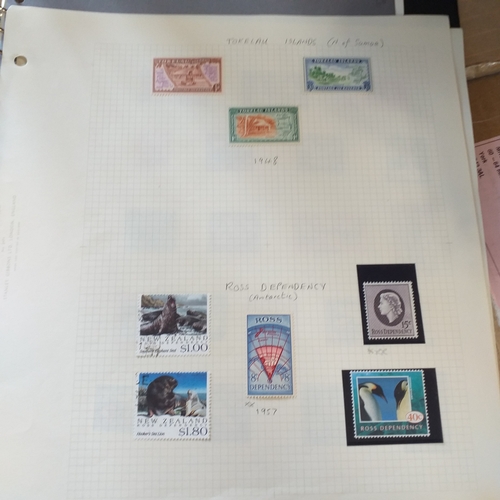 261 - New Zealand mint & used collection - 1882-1971 on album pages, 1972-2005 in a WH Smith Collecta Seri... 