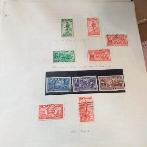 261 - New Zealand mint & used collection - 1882-1971 on album pages, 1972-2005 in a WH Smith Collecta Seri... 