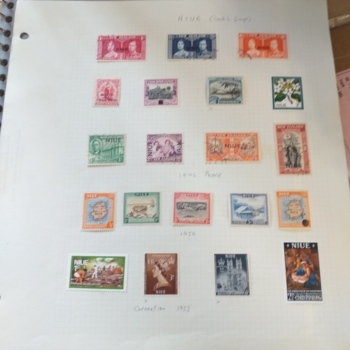 261 - New Zealand mint & used collection - 1882-1971 on album pages, 1972-2005 in a WH Smith Collecta Seri... 