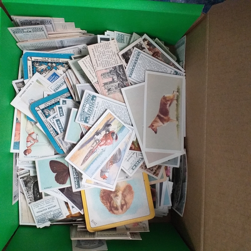 77 - Cigarette Cards - Box of 700+ odds.  Very good condition, ideal for starter or for making up sets.