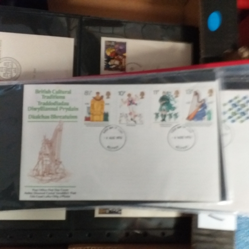 100 - GB FDC Collection of commemorative covers in 2 boxes 1960's-2019, looks complete from early 1980's. ... 