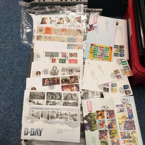 100 - GB FDC Collection of commemorative covers in 2 boxes 1960's-2019, looks complete from early 1980's. ... 