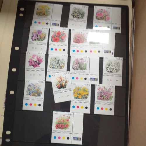 10 - Box: Album Sheets, all World, approximately 300 sheets, with no specific order. Good potential with ... 
