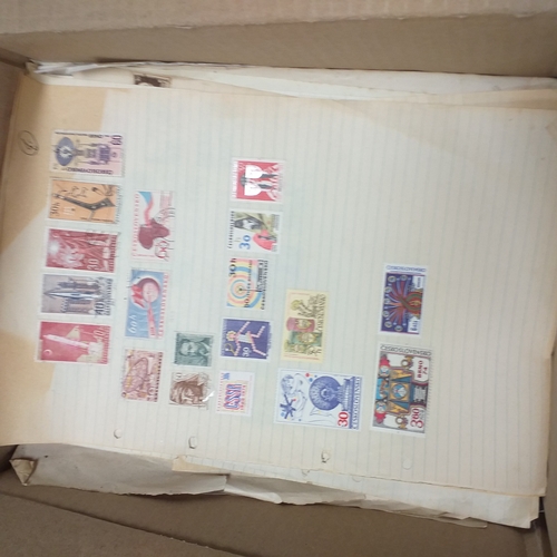 29 - Box of album leaves - 100's mostly Commonwealth, some foreign - viewing required