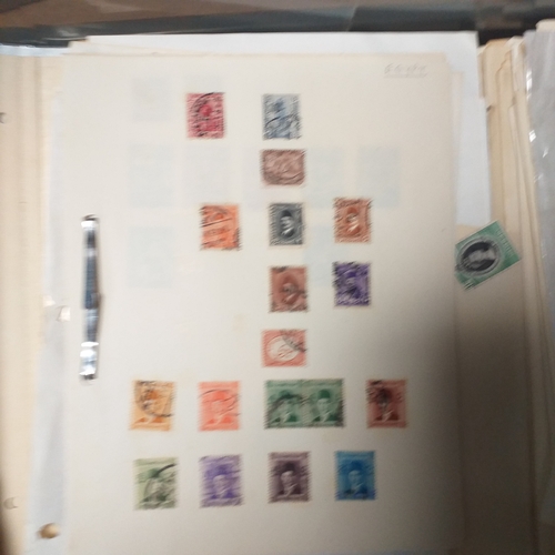 29 - Box of album leaves - 100's mostly Commonwealth, some foreign - viewing required