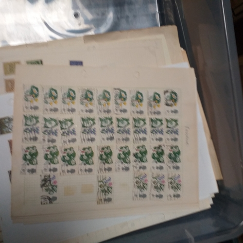 30 - Box of album leaves - 100's mostly Commonwealth, some foreign - viewing required