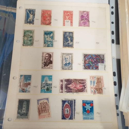 30 - Box of album leaves - 100's mostly Commonwealth, some foreign - viewing required
