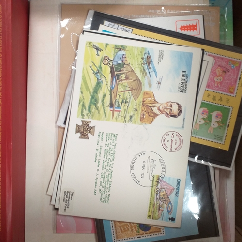 5 - Box: Hong Kong/China, a box contains a wide range of Hong Kong, HK SAR and China issues mostly MNH w... 