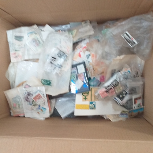 26 - Box of kilo-ware on and off paper, in glassine bags, some loose etc.