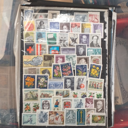32 - Box of album leaves - 100's mostly Commonwealth, some foreign - viewing required