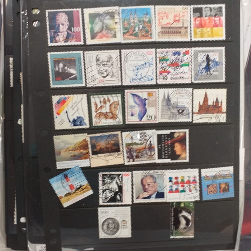 32 - Box of album leaves - 100's mostly Commonwealth, some foreign - viewing required