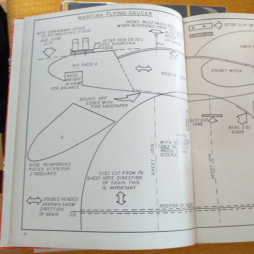 40 - Eagle Books of: Motorsports 1958, The Universe 1960, Spacecraft Models 1960.  Three in total, all ve... 