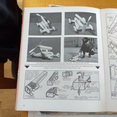 40 - Eagle Books of: Motorsports 1958, The Universe 1960, Spacecraft Models 1960.  Three in total, all ve... 