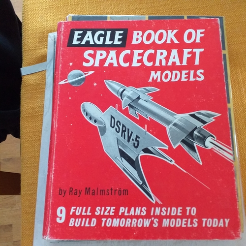 40 - Eagle Books of: Motorsports 1958, The Universe 1960, Spacecraft Models 1960.  Three in total, all ve... 
