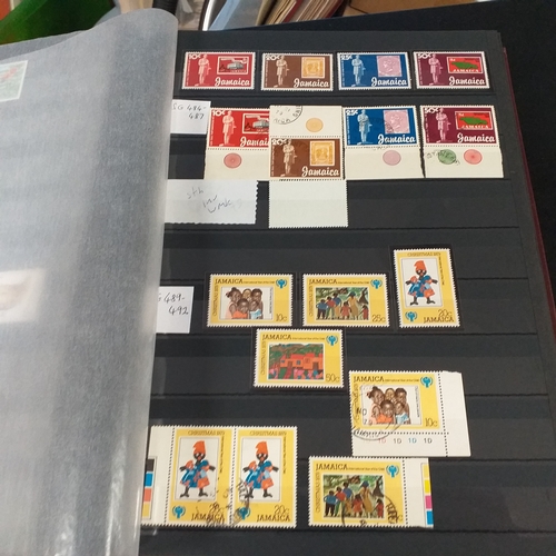 12 - Box: 6 Stock books and albums, contain collections from Jamaica, Malaysia, Football thematics and 2 ... 