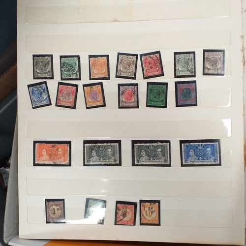 18 - Box of world/British Commonwealth on stock cards and leaves, includes collections and small accumula... 
