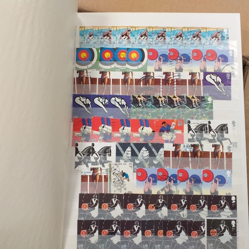 29 - Box containing 5 collections. New Zealand from early to modern used in 8 page stock book, South Afri... 