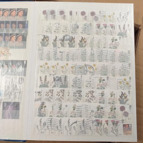 29 - Box containing 5 collections. New Zealand from early to modern used in 8 page stock book, South Afri... 