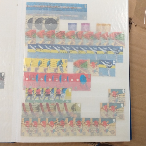 29 - Box containing 5 collections. New Zealand from early to modern used in 8 page stock book, South Afri... 