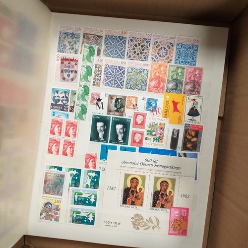 29 - Box containing 5 collections. New Zealand from early to modern used in 8 page stock book, South Afri... 