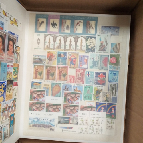 29 - Box containing 5 collections. New Zealand from early to modern used in 8 page stock book, South Afri... 