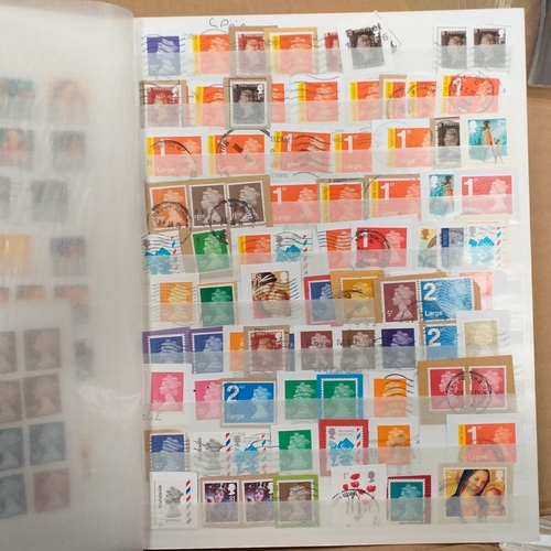 29 - Box containing 5 collections. New Zealand from early to modern used in 8 page stock book, South Afri... 