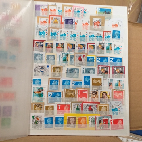 29 - Box containing 5 collections. New Zealand from early to modern used in 8 page stock book, South Afri... 