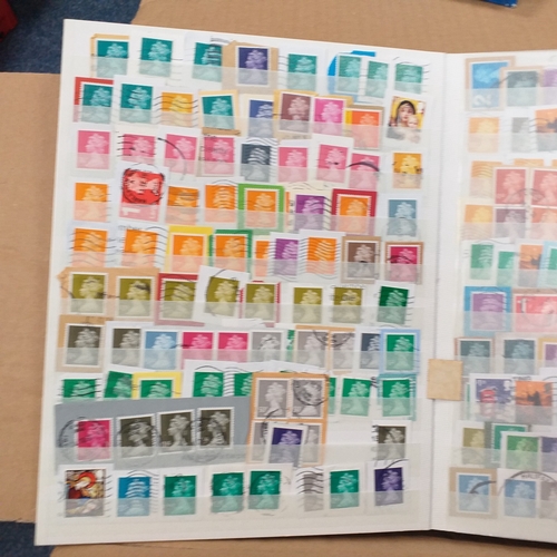 29 - Box containing 5 collections. New Zealand from early to modern used in 8 page stock book, South Afri... 