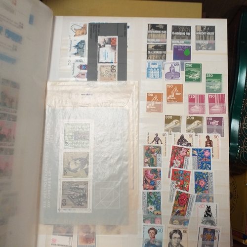 30 - Glory box housing World/Commonwealth on album leaves, Hagners, stamps in cigar boxes and tins. 3 sto... 