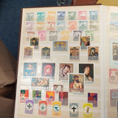 30 - Glory box housing World/Commonwealth on album leaves, Hagners, stamps in cigar boxes and tins. 3 sto... 
