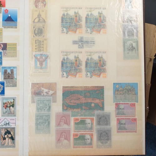 30 - Glory box housing World/Commonwealth on album leaves, Hagners, stamps in cigar boxes and tins. 3 sto... 
