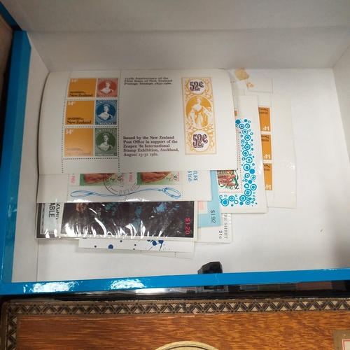 30 - Glory box housing World/Commonwealth on album leaves, Hagners, stamps in cigar boxes and tins. 3 sto... 