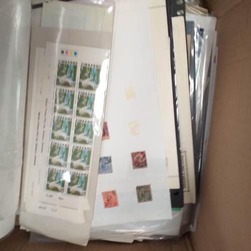 30 - Glory box housing World/Commonwealth on album leaves, Hagners, stamps in cigar boxes and tins. 3 sto... 